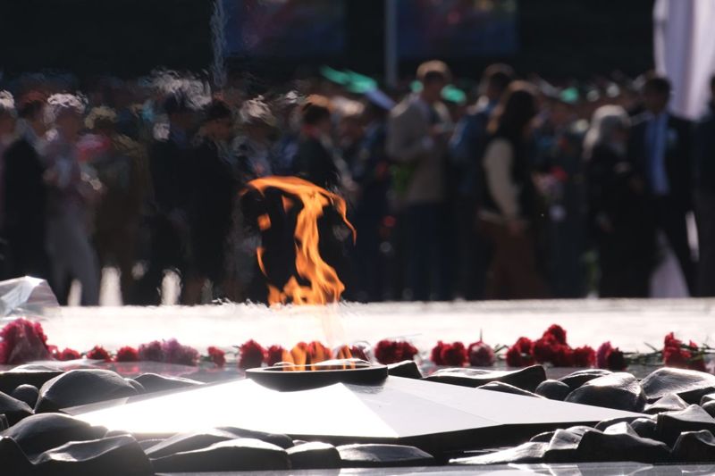 Ни воспитания, ни уважения: дети в Шымкенте осквернили мемориал Славы