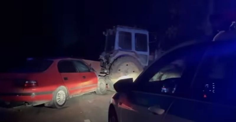 Два человека погибли в аварии двух легковушек и трактора