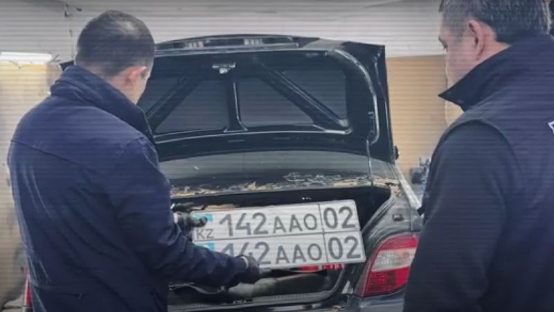 Перебивали VIN-коды: МВД раскрыло преступную схему регистрации автомобилей