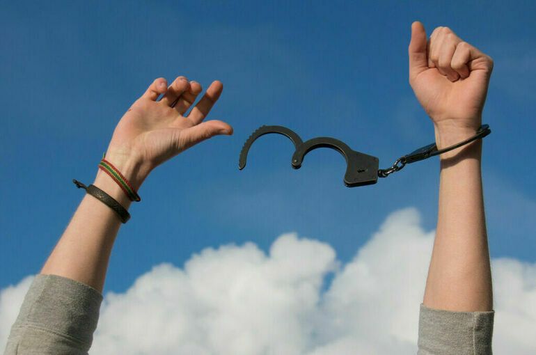 Приговорённая к 5 годам организатор пирамиды, вышла на свободу через год