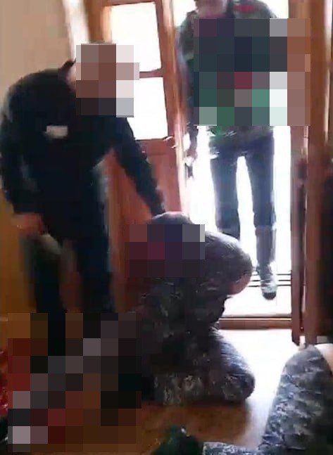 Заключенные колонии в России захватили заложников: один человек убит