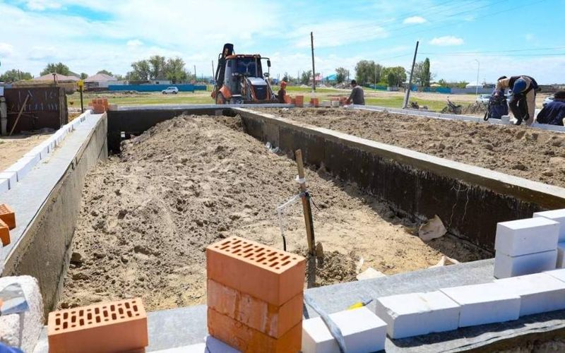 Не сбавлять темп: в шести регионах продолжают строить дома и соцобъекты после паводка