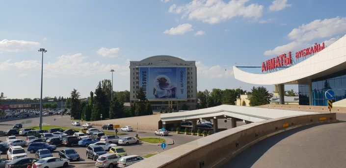 Снести планируют заброшенную гостиницу в аэропорту Алматы