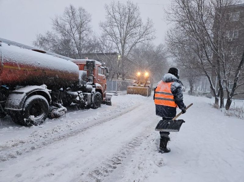 Больше 1600 грузовиков снега за день вывезли из Астаны