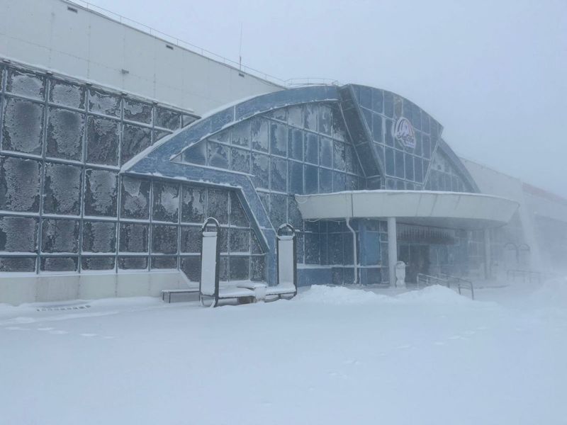 Буран в Актобе: самолёты не летают, а с домов срывает крыши