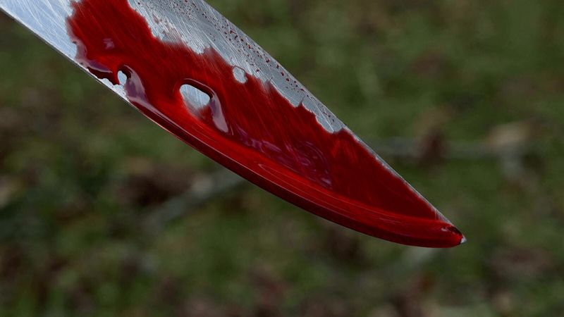 В Павлодаре на глазах у прохожих зарезали мужчину