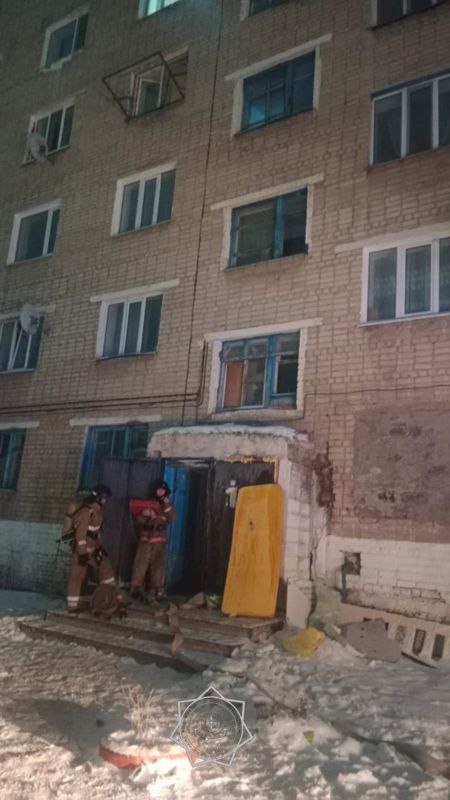 В Кокшетау жильцов общежития эвакуировали из-за сигареты