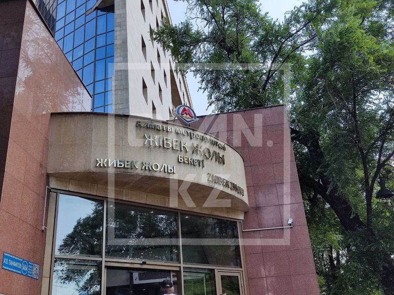 В алматинском метро поезда простаивали около часа