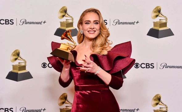 Певица Адель прервала концерт, чтобы просмотреть женский забег на Олимпиаде