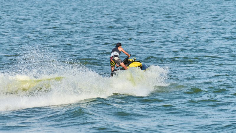 В Туркестанской области гидроцикл врезался в тюбинг: трое человек пострадали