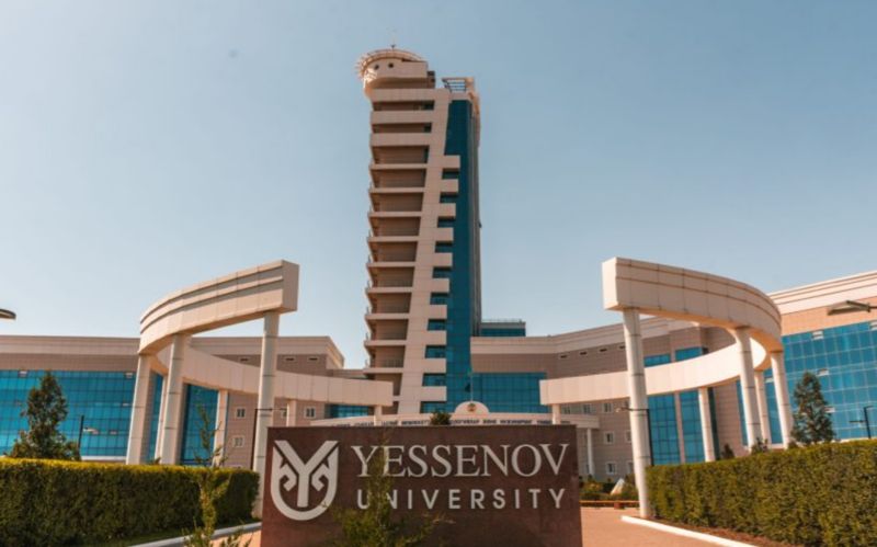 В Актау студентка пожаловалась на домогательства преподавателей и коррупцию