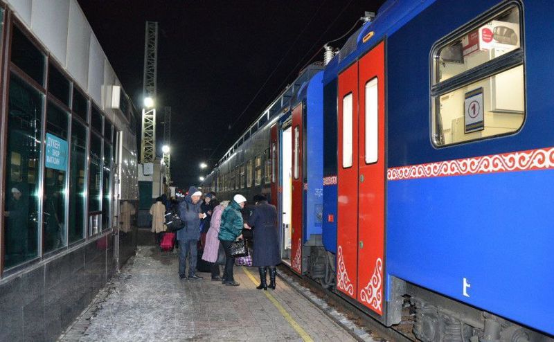 600 человек эвакуируют на поездах из-за закрытия трассы Астана-Кокшетау при надобности