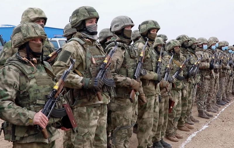 Россия увеличивает штат армии: ждать ли Казахстану нового потока беженцев?