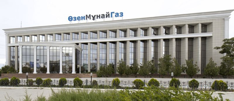 В Жанаозене нефтяники вышли на митинг