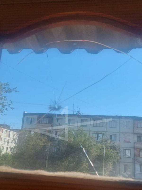 Кто-то стреляет в окна: жезказганцы жалуются на характерные дыры в стеклах