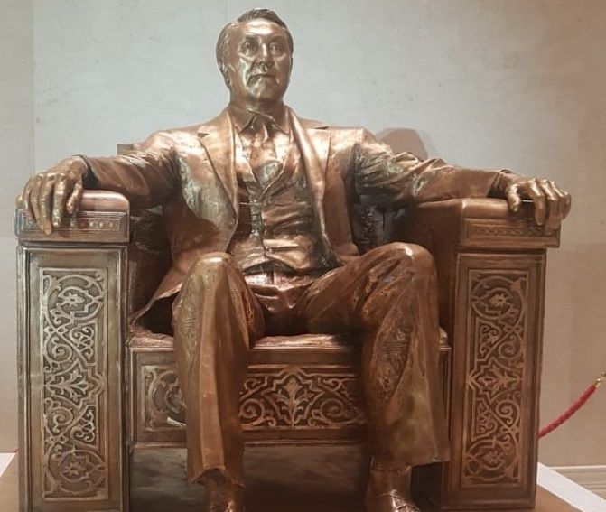 Статую Назарбаева убрали из Национального музея РК