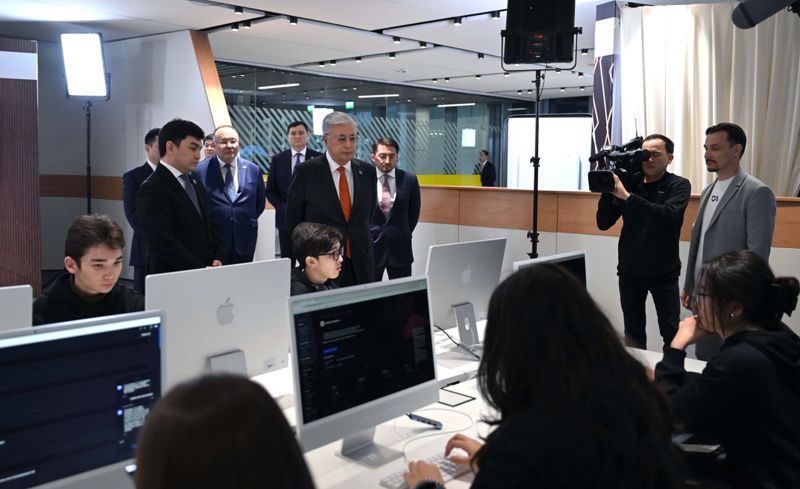 Токаеву представили отечественные разработки в сфере ИИ