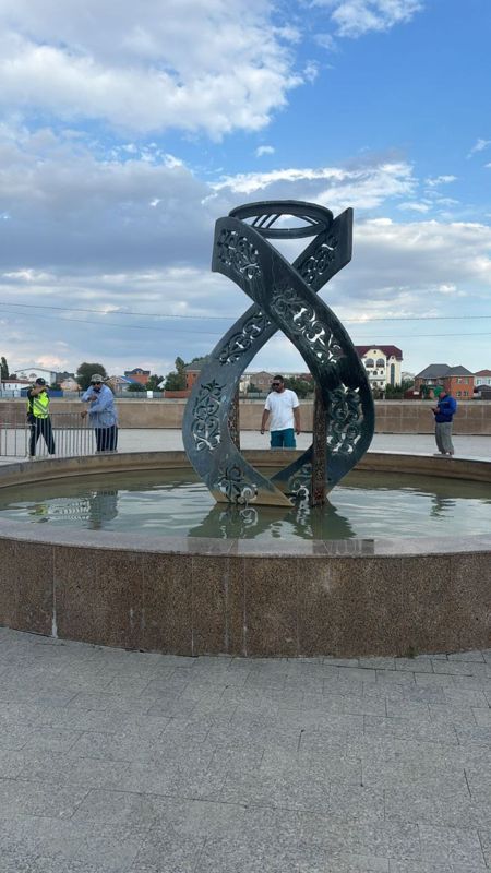 Ногу малыша затянуло в фонтан в Атырау - он захлебнулся