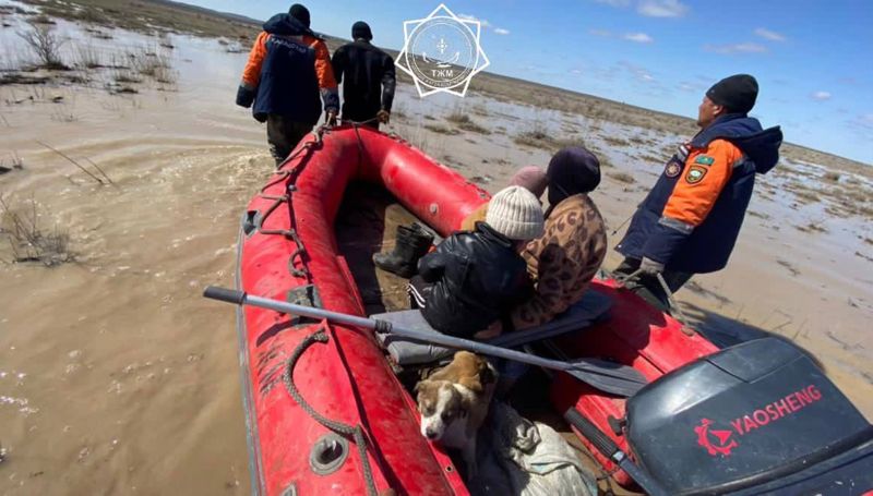 Более 30 тонн гуманитарной помощи отправили из Астаны в регионы, пострадавшие от паводков