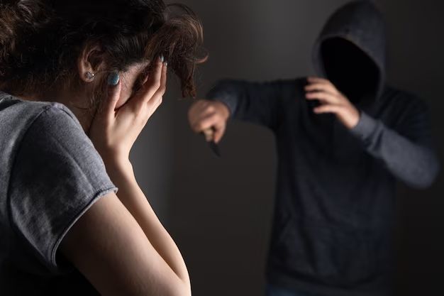 79-летнюю пенсионерку чуть не зарезали в собственном доме в Кызылорде