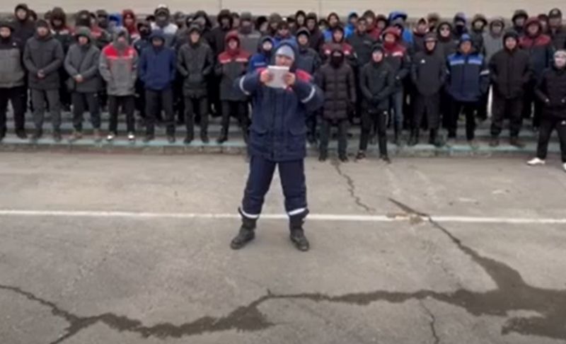 Безработные Жанаозена устроили митинг и записали обращение к Токаеву