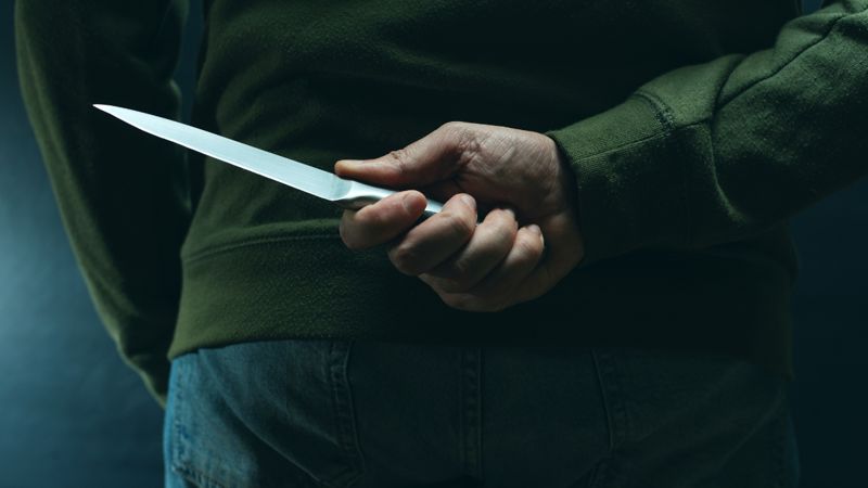 В Туркестанской области 16-летнему школьнику из ревности вонзили в живот нож