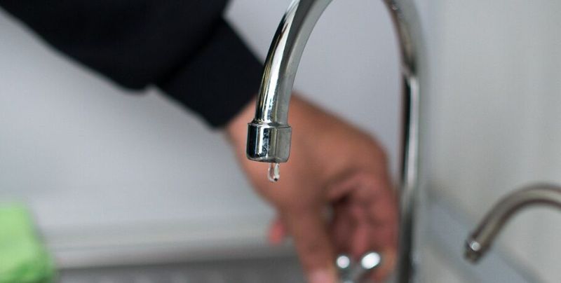 Холодную воду отключат в трёх районах Алматы