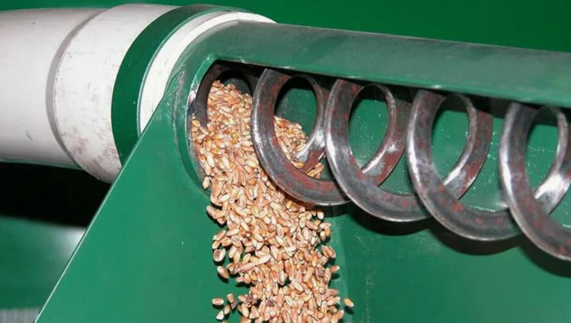 В СКО рабочему при погрузке зерна оторвало кисть руки