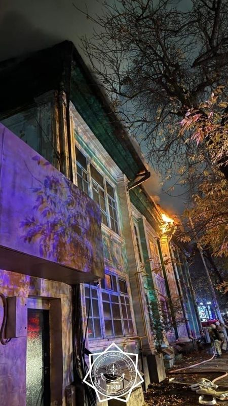 В Алматы горит бар Chechil