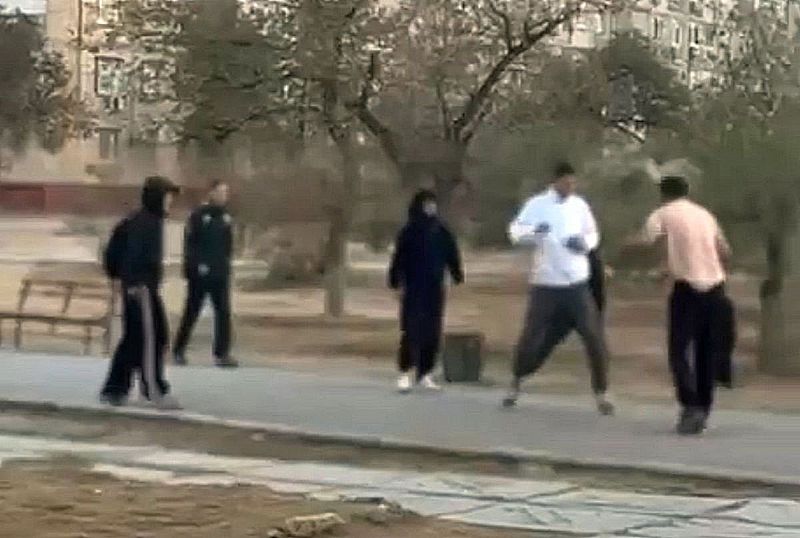 Подростки избили двух мужчин в Актау