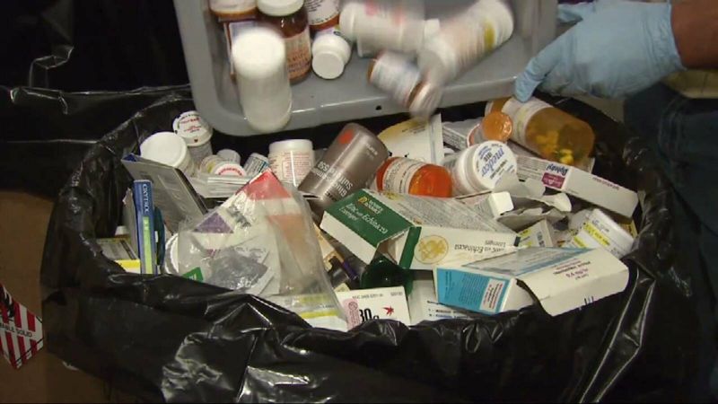 В Алматы будут принимать просроченные лекарства