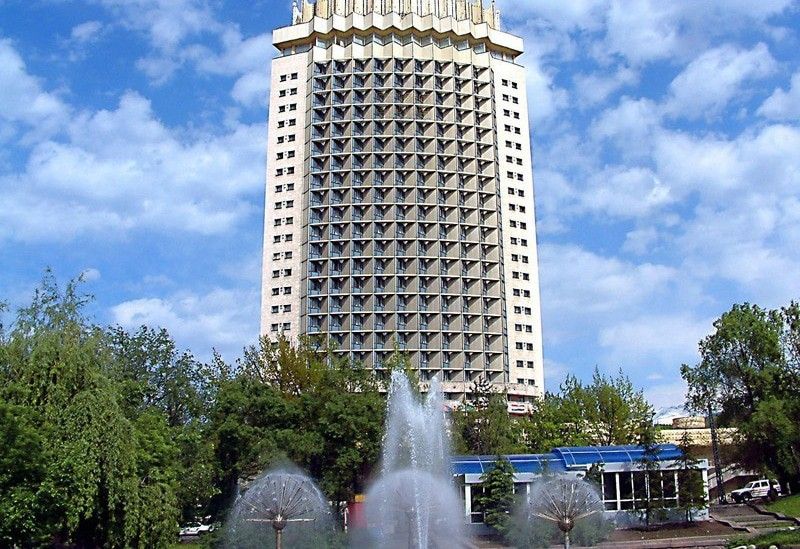 Бассейна не будет: акимат Алматы через суд добился от гостиницы "Казахстан" реконструкции фонтана