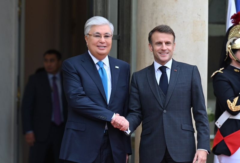 Токаев в Париже: как встретили главу Казахстана в столице Франции