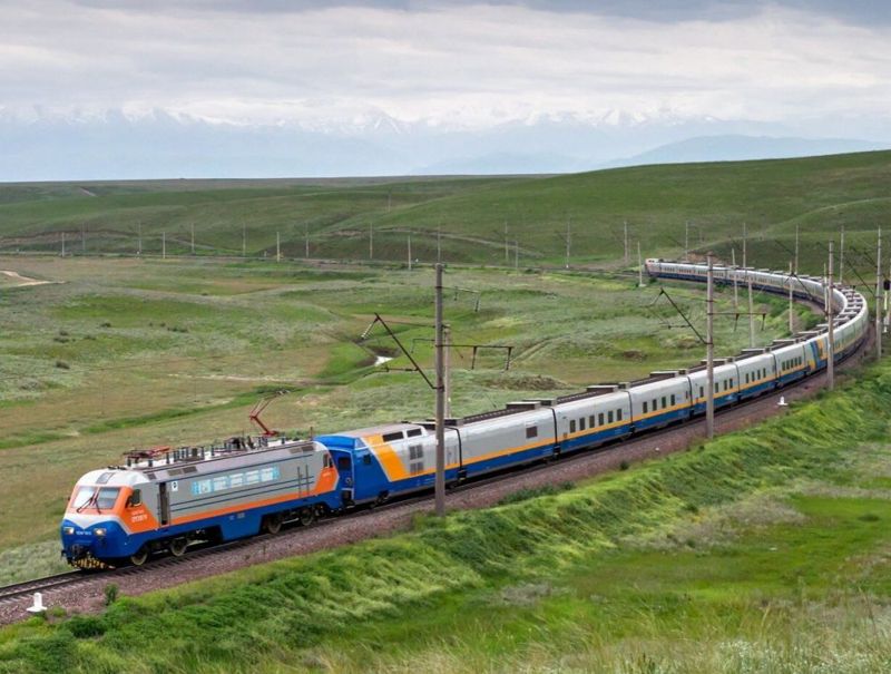 Молоко за вредность: как сотрудники КТЖ воюют с руководством за надбавки