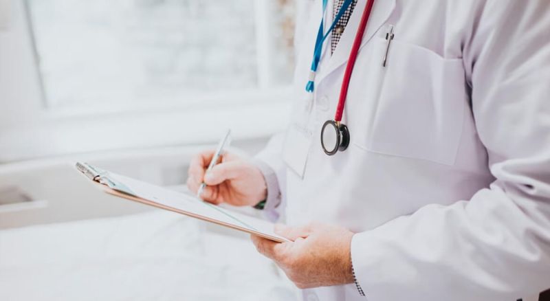 Фельдшер подделала справку о беременности, чтобы избежать ареста в ВКО