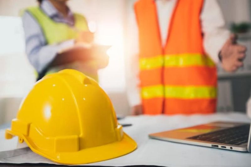 Скончался на месте: рабочий погиб во время чистки ливневых труб в Павлодаре