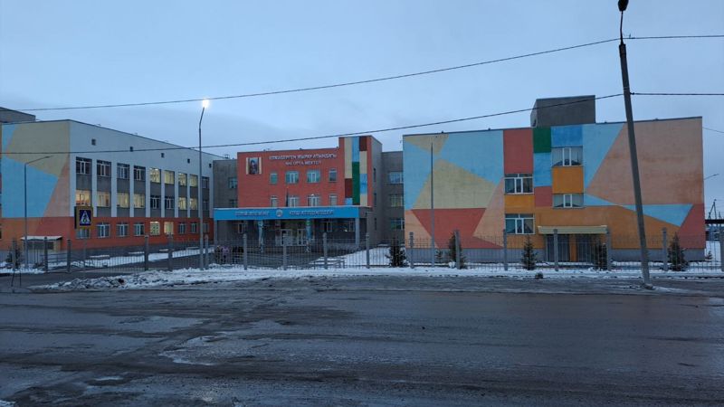 В Петропавловске трое школьников пострадали от обвалившейся им на голову штукатурки