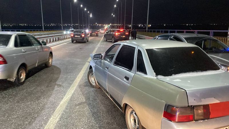 В Костанае из-за гололеда произошло массовое ДТП