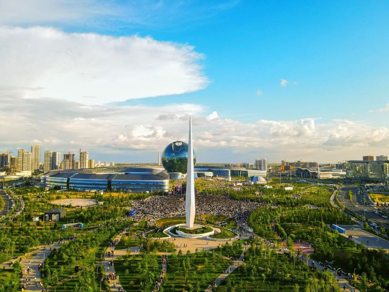 Заторы в Астане: строить мосты и сделать популярными автобусы планирует аким