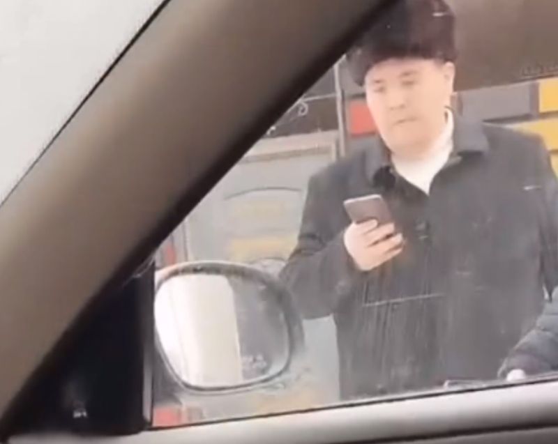 Конфликт имама и таксиста в Алматинской области попал на видео