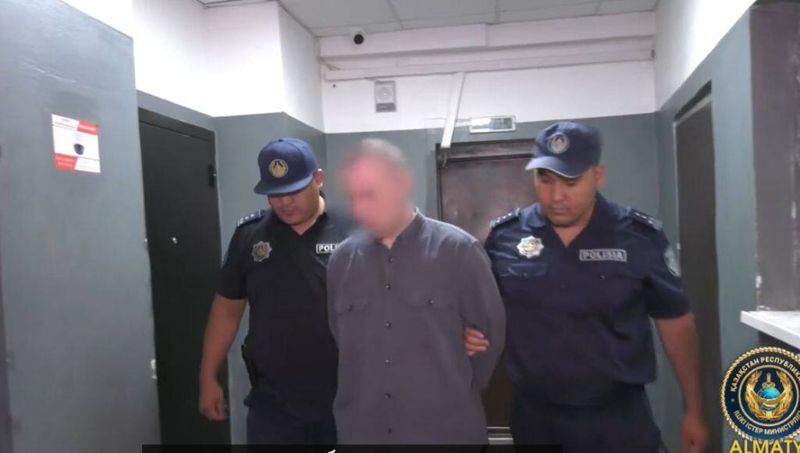 Алматинец сломал 36 деревьев из-за депрессии и плохого настроения