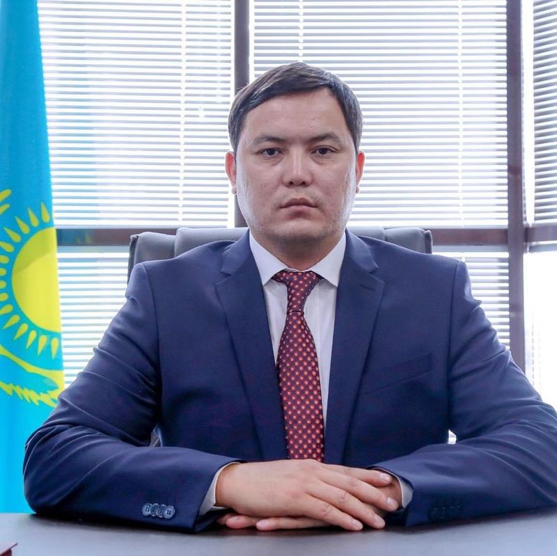 В Атырауской области районный аким уволился на фоне обвинений в избиении