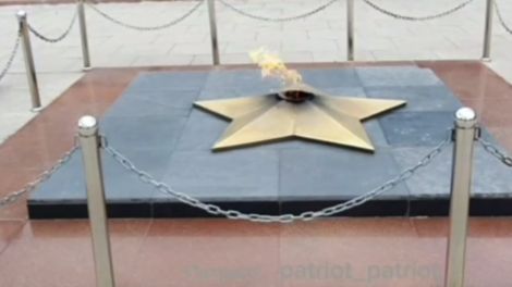 В Караганде из-за вандалов у «Вечного огня» поставили ограждение