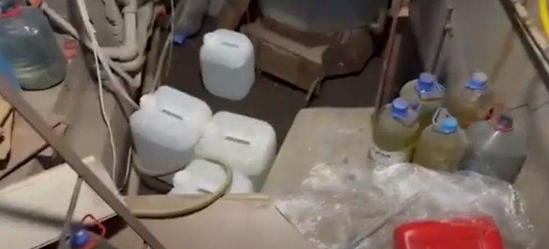 Наркоцех в частном доме: двое жителей Шахтинска варили "синтетику" в ауле