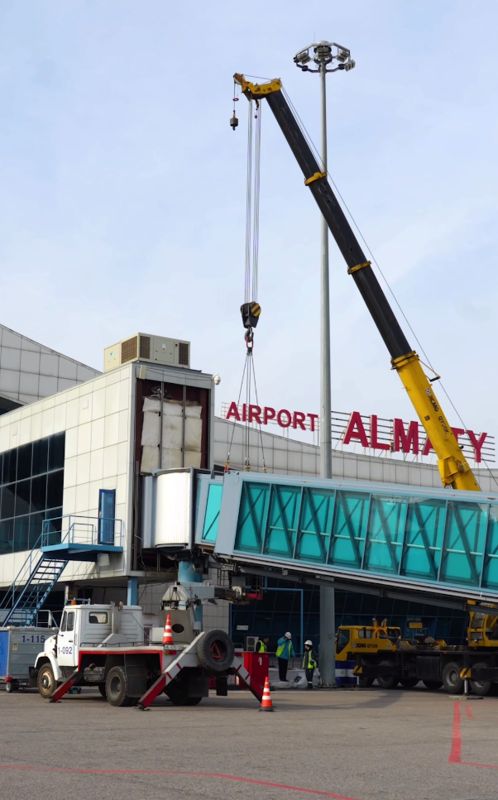 Телескопические трапы установили в  аэропорту Алматы
