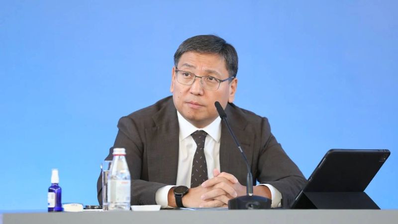 Хожу пешочком и все вижу: Досаев обиделся на жалобы алматинцев на уборку снега