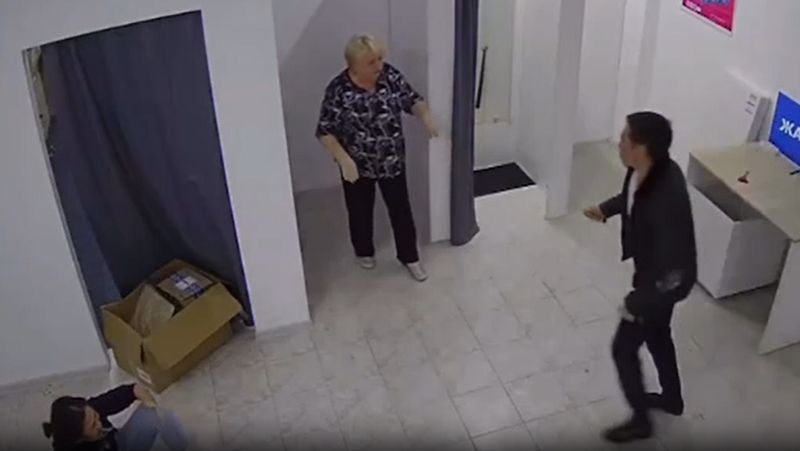 Житель Талдыкоргана пытался перерезать горло бывшей девушке: назначена дата суда