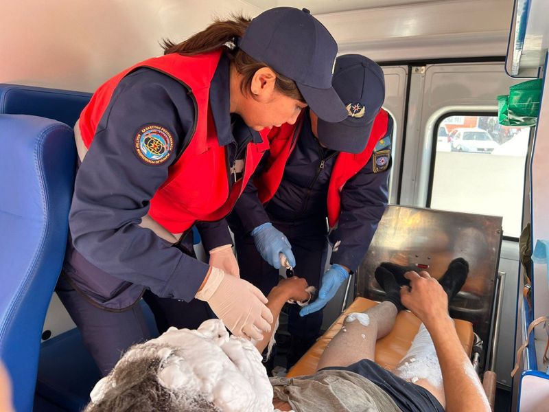 Трое мужчин пострадали от взрыва газа в Караганде