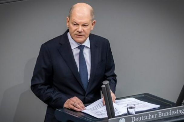 Депутаты Бундестага выразили вотум недоверия Шольцу