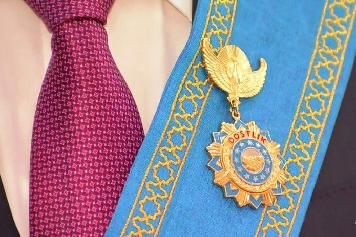 Президент Узбекистана наградил орденами чиновников из Казахстана